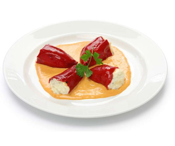 Pimiento de piquillo relleno de bacalao y marisco